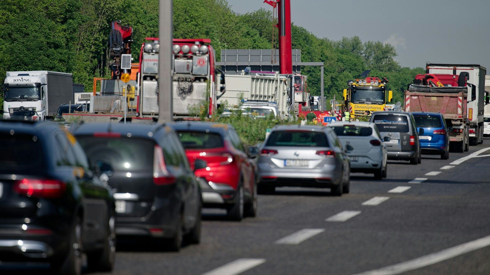 Die Autobahn GmbH rechnet trotz Umleitungen mit Staus. (Symbolbild)