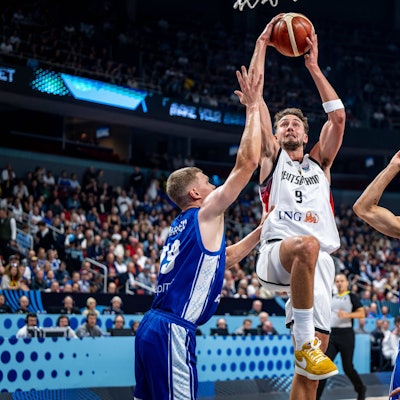 Franz Wagner zieht zum Korb.