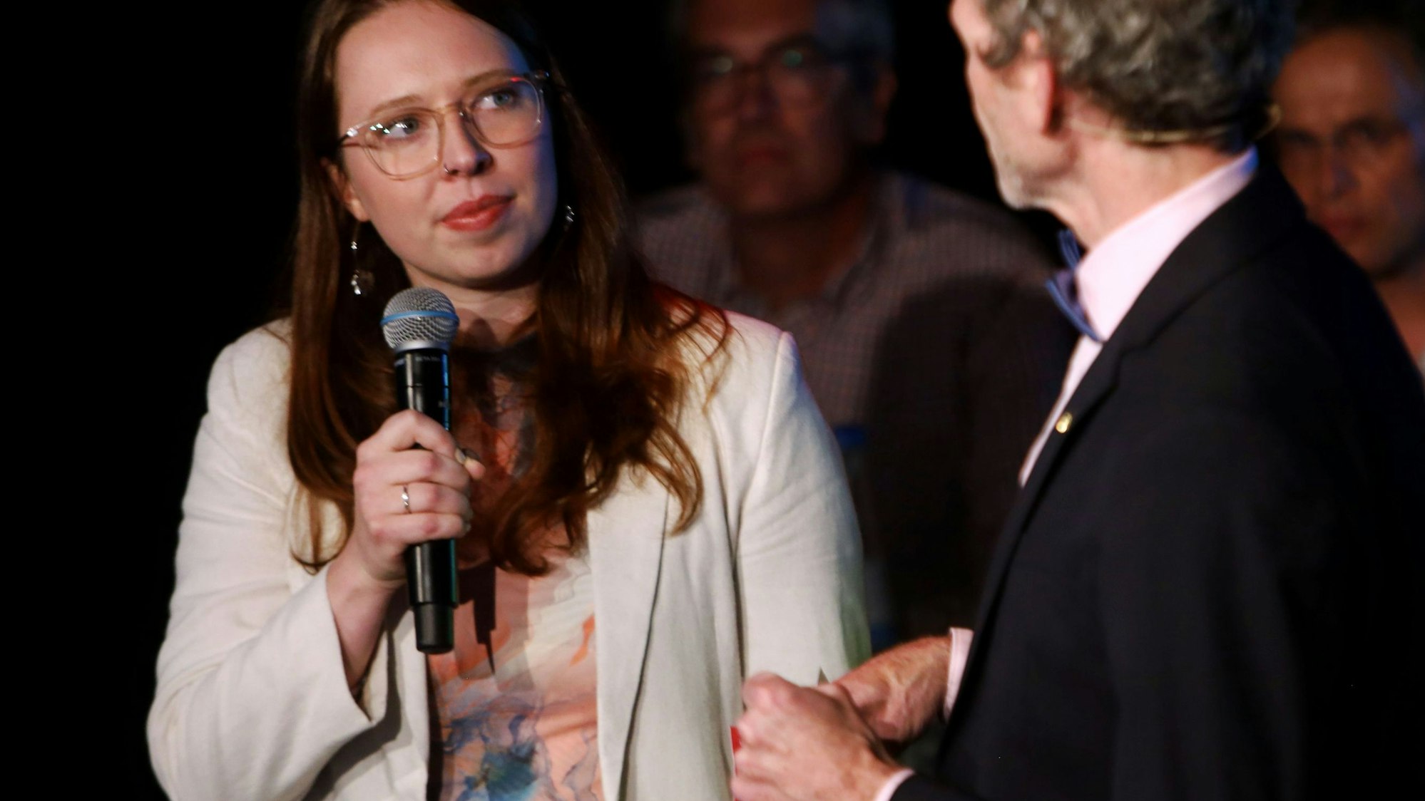 Lokalredakteurin Julia Hahn-Klose im Gespräch mit Moderator Joachim Frank