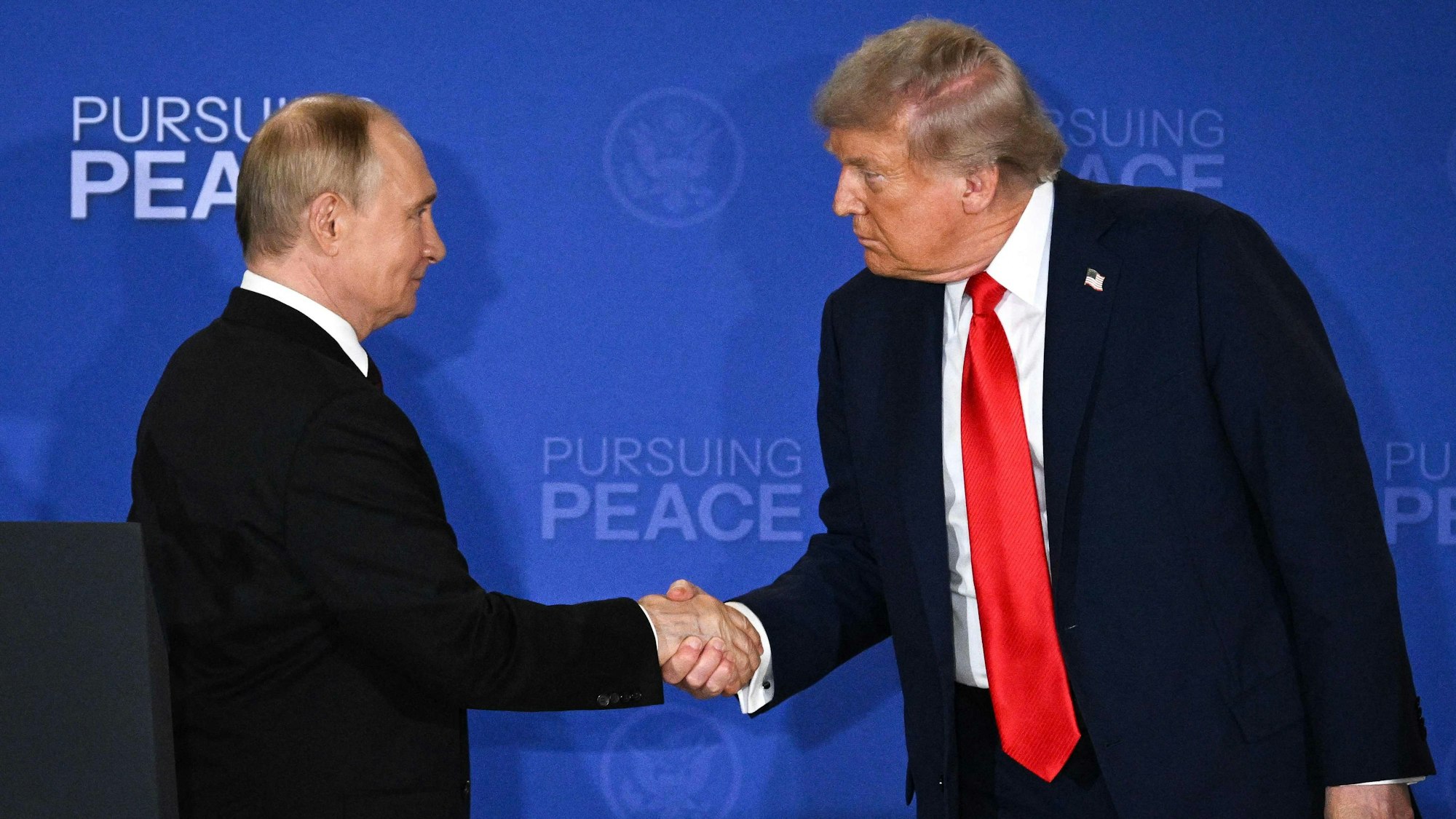 Kremlchef Wladimir Putin und US-Präsident Donald Trump am 15. August bei einem Treffen in Alaska. (Archivbild)