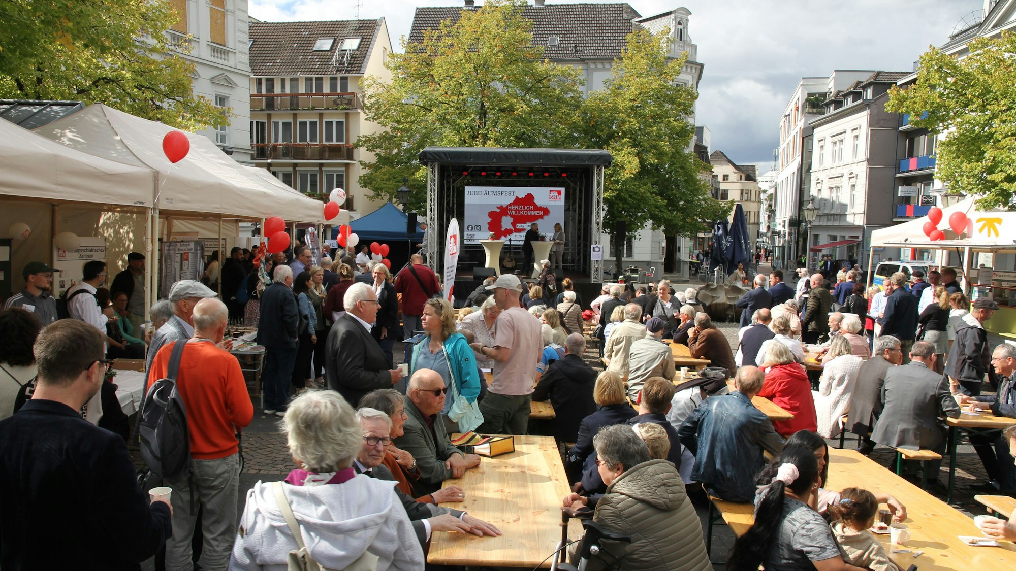 Feier zu 100 Jahren SKM Rhein-Sieg auf dem Siegburger Markt