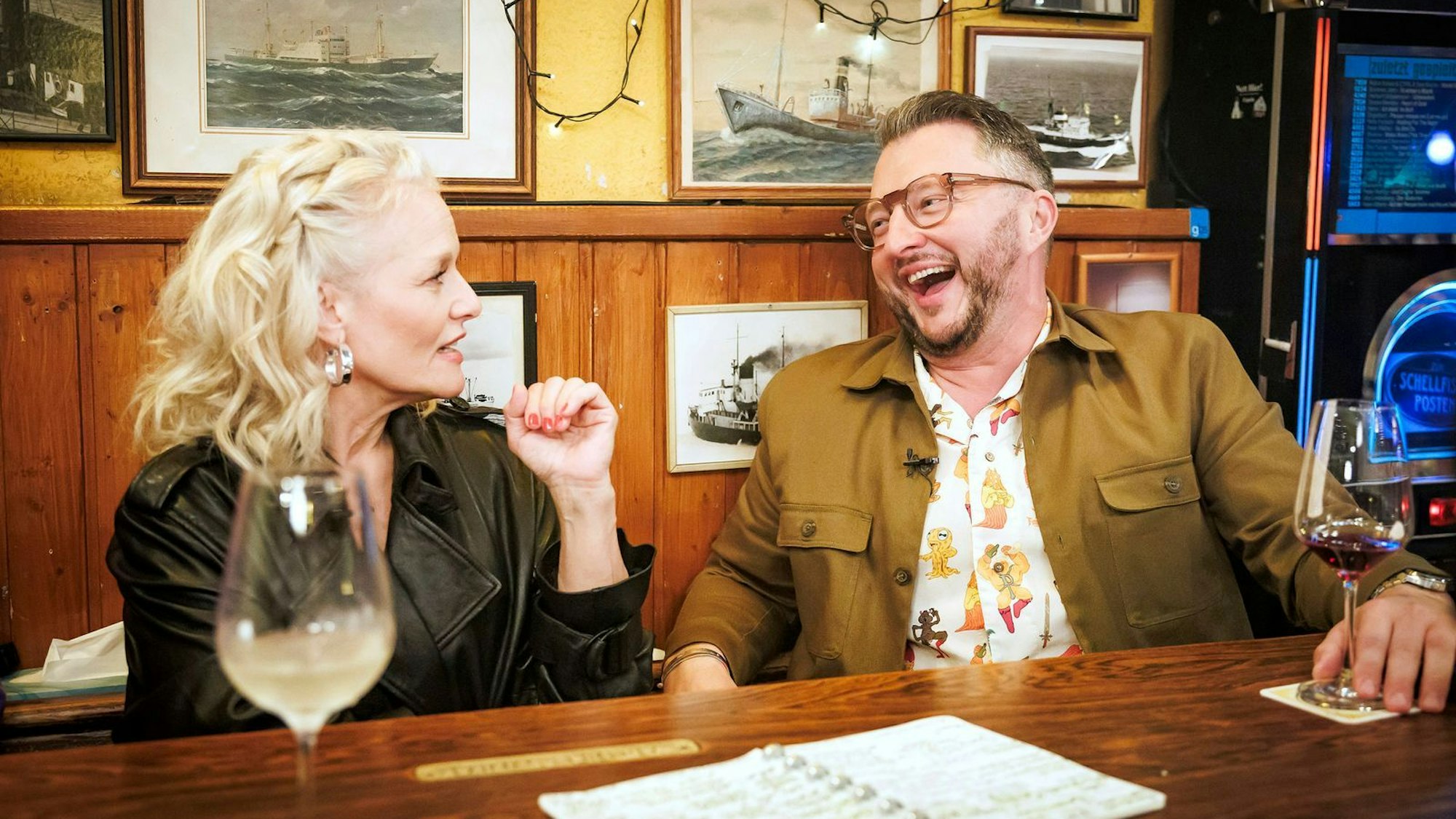 Am Donnerstagabend war bei „Inas Nacht“ Lebensmittel-Experte Sebastian Lege zu Gast - sichtlich erschlankt. (Bild: NDR/ Morris Mac Matzen)