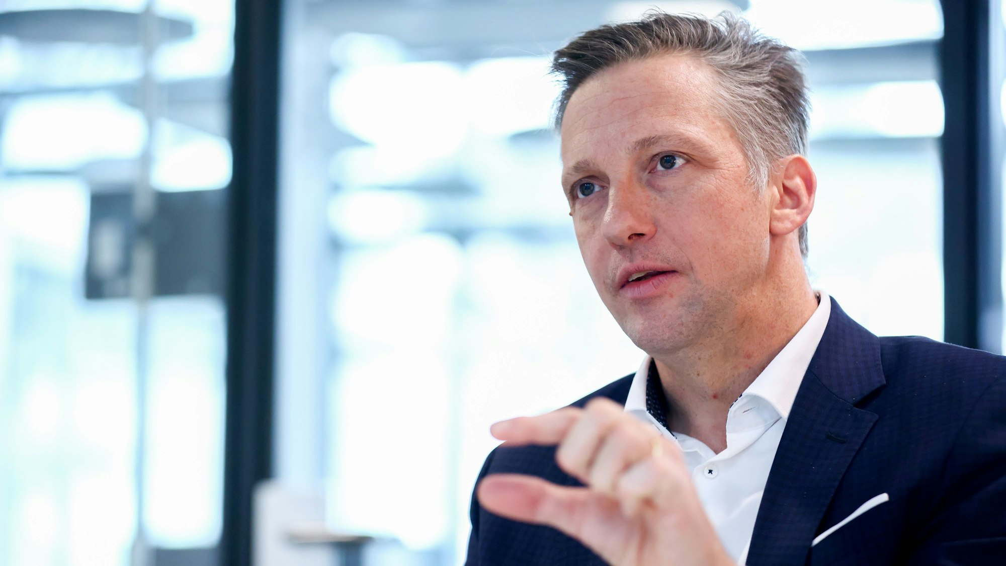 Deutz-CEO Sebastian Schulte Anfang 2025 beim Redaktionsbesuch im NevenDumont-Haus Köln.