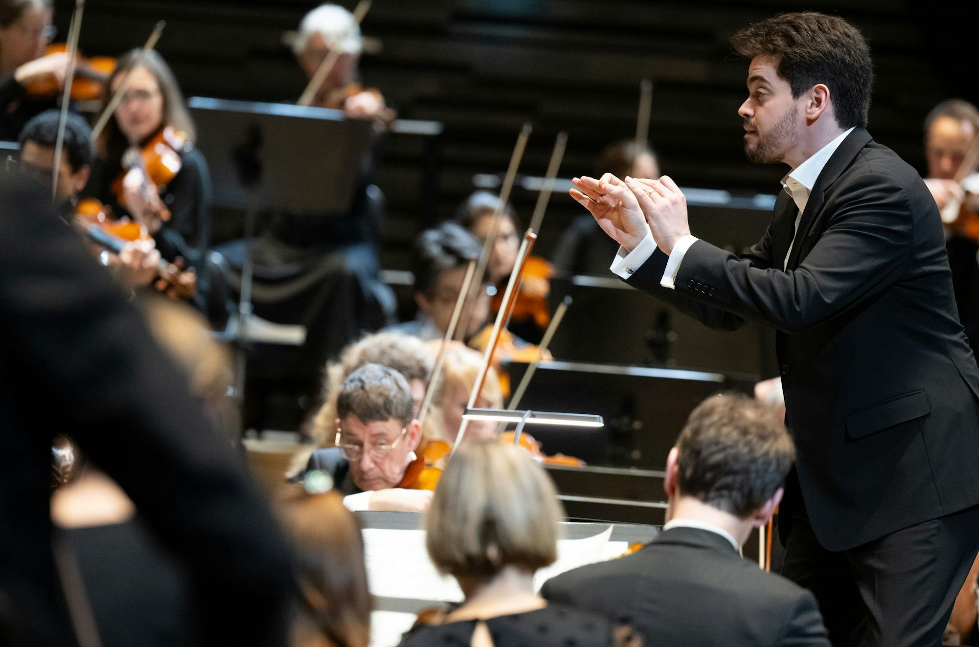 Lahav Shani ist in Berlin sehr willkommen. (Archivbild)