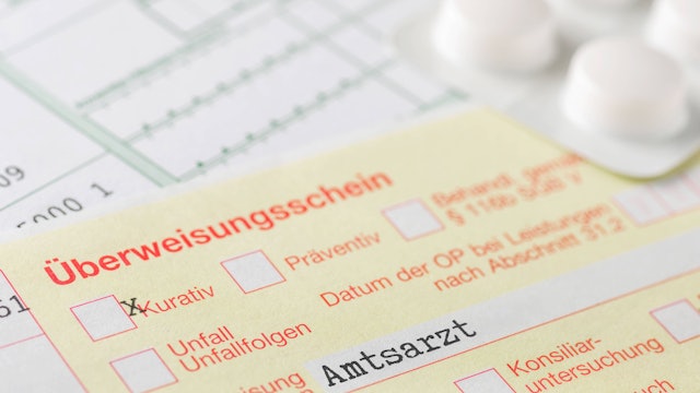 Ärztliche Überweisung zu einem Amtsarzt