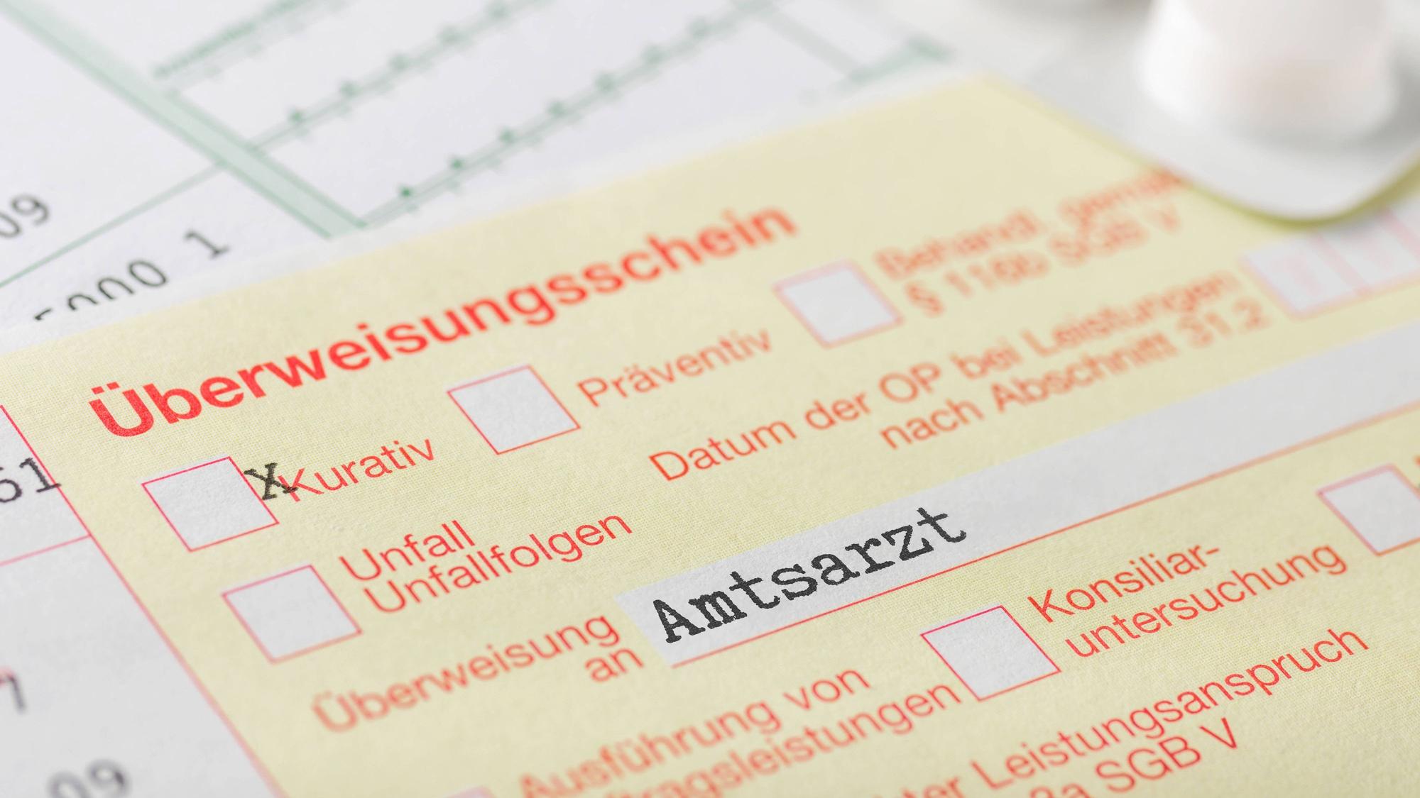 Ärztliche Überweisung zu einem Amtsarzt