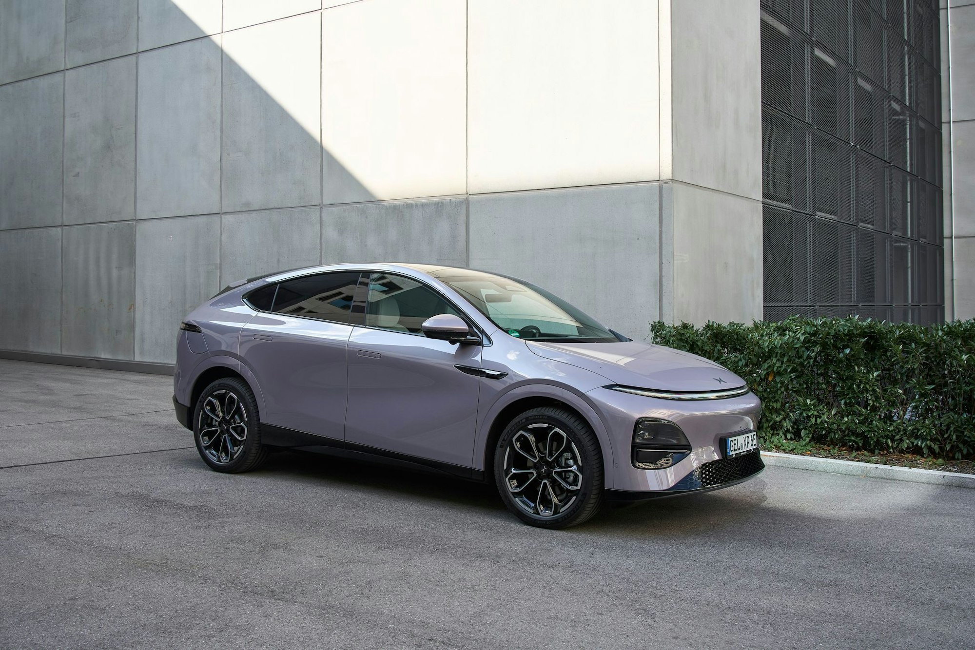Im SUV-Coupé G6 hat der 800-Volt-Akku eine Kapazität von 81 kWh und ermöglicht Reichweiten von bestenfalls 525 Normkilometern.
