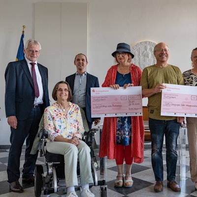 Zu sehen sind die Gewinner und Verantwortlichen des Inklusionspreises.