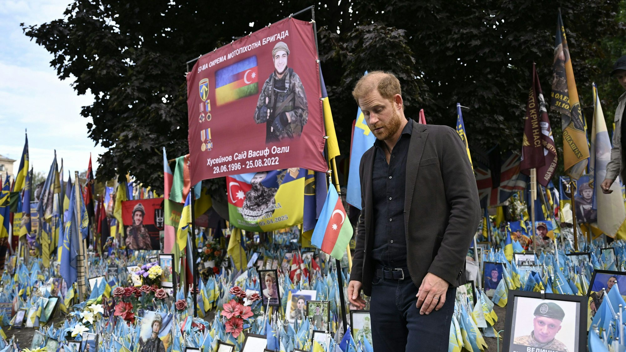 Prinz Harry, Herzog von Sussex, besucht auf dem Unabhängigkeitsplatz in Kiew die Gedenkstätte für die Gefallenen des Krieges mit Russland.