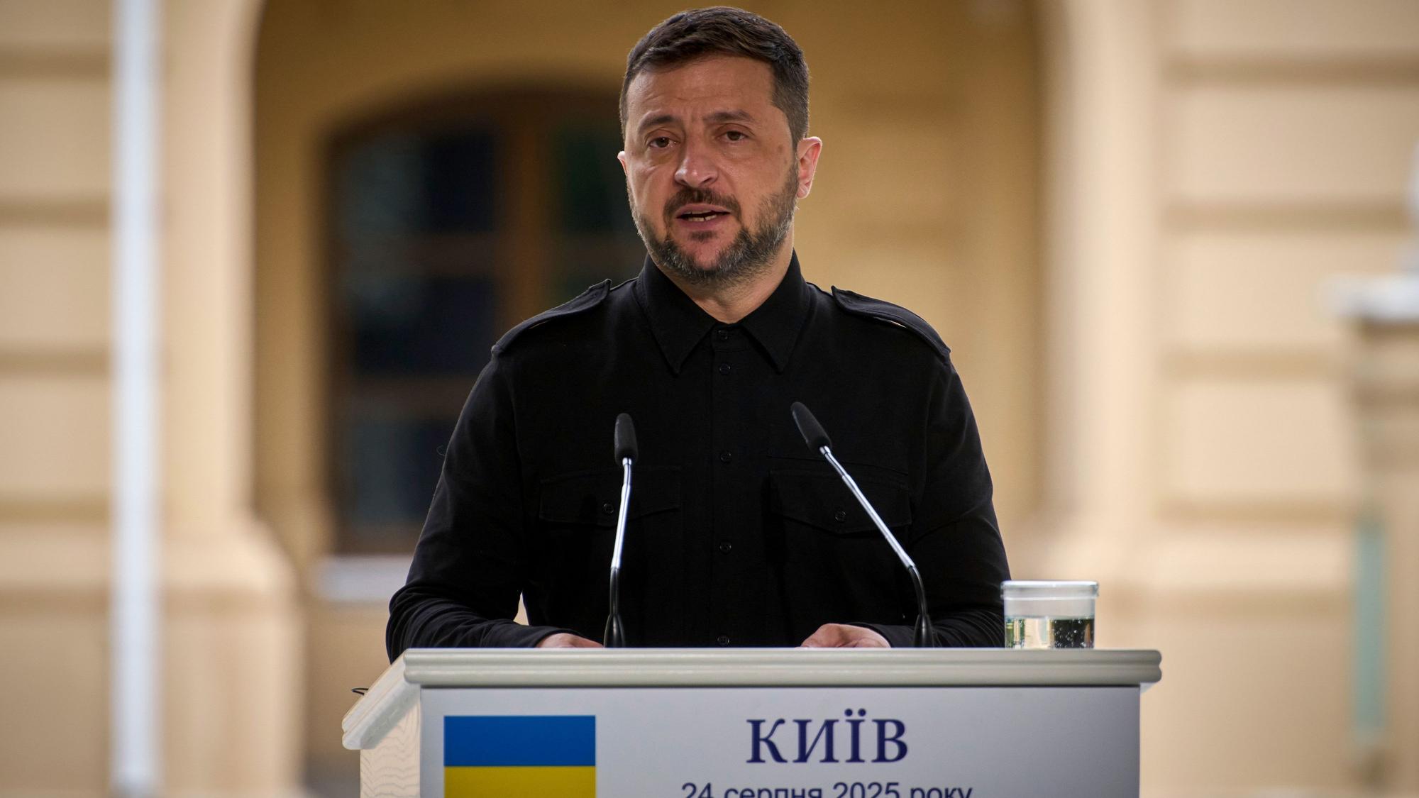 Wolodymyr Selenskyj, Präsident der Ukraine, spricht von einem bewussten Plan Russlands.
