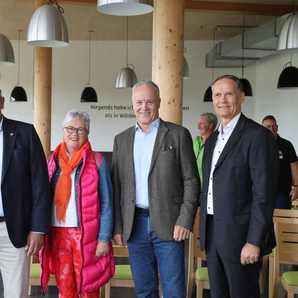 Auf dem Bild zu sehen sind von links nach rechts: Larissa Weber, Ludwig Lühl, Margret Voßeler-Deppe, Peter Koester und Oliver Mirring.