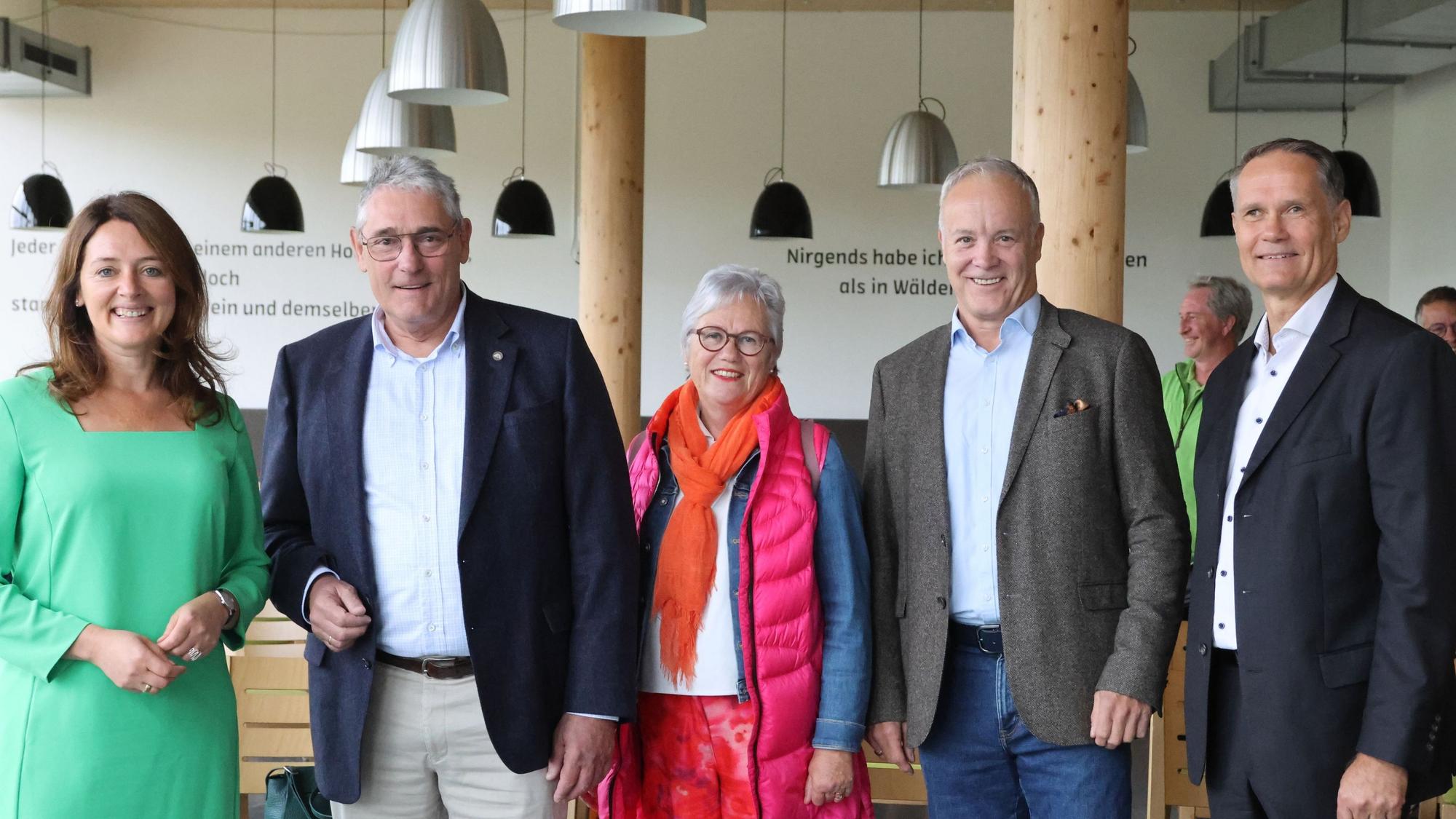 Auf dem Bild zu sehen sind von links nach rechts: Larissa Weber, Ludwig Lühl, Margret Voßeler-Deppe, Peter Koester und Oliver Mirring.