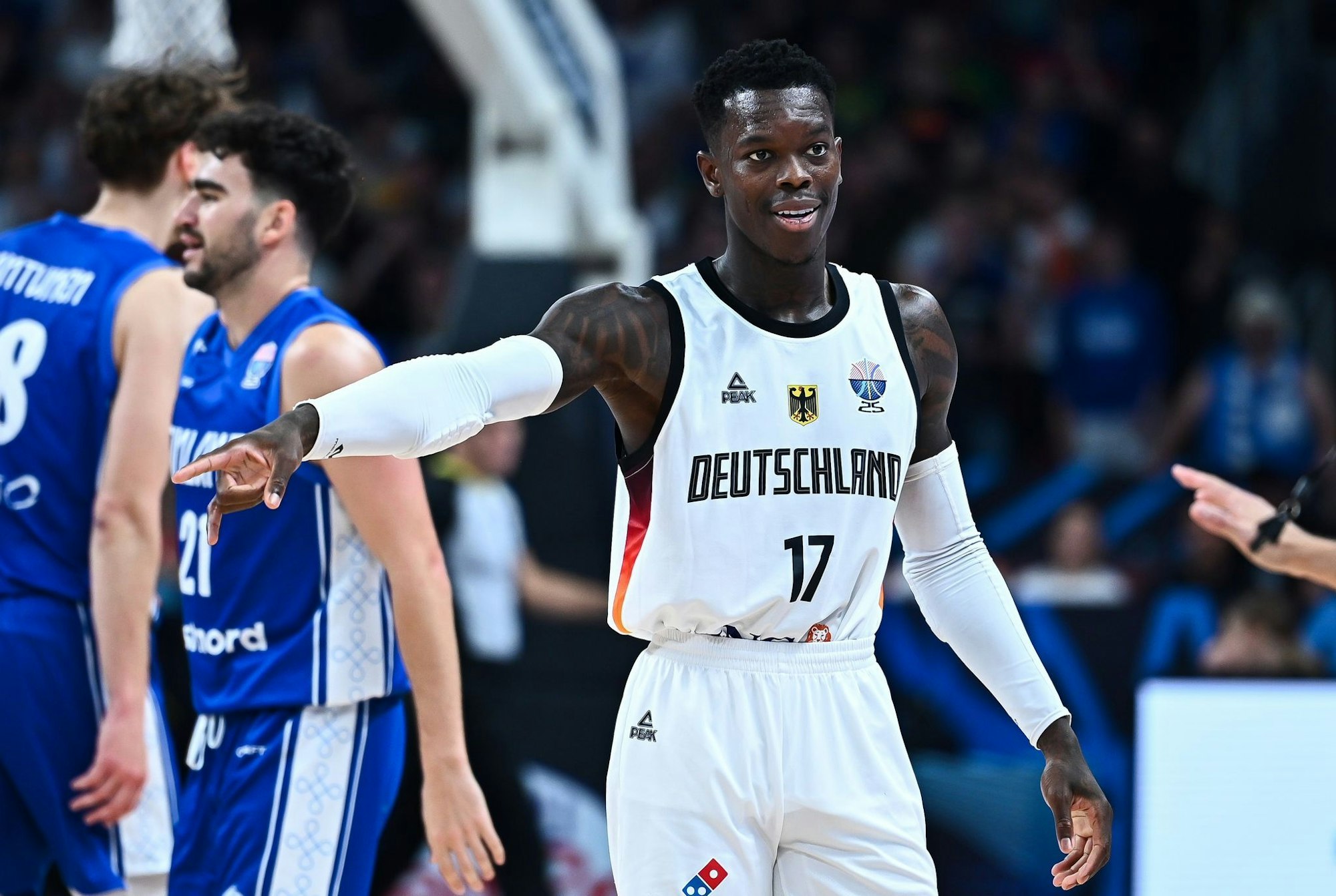 Dennis Schröder gibt bei den deutschen Basketballern die Richtung vor.