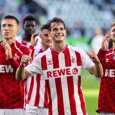 1. Fußball Bundesliga: VfL Wolfsburg - 1.FC Köln 13.09.2025 Jakub Kaminski 1.FC Köln, 16 im Jubel nach dem Spiel vor dem Gästeblock. 1. Fußball Bundesliga: VfL Wolfsburg - 1.FC Köln Volkswagen Arena, Wolfsburg, 13.09.2025 DFL regulations prohibit any use of photographs as image sequences and/or quasi video. *** 1 Soccer Bundesliga VfL Wolfsburg 1 FC Köln 13 09 2025 Jakub Kaminski 1 FC Köln, 16 cheering after the match in front of the visitors block 1 Soccer Bundesliga VfL Wolfsburg 1 FC Köln Volkswagen Arena, Wolfsburg, 13 09 2025 DFL regulations prohibit any use of photographs as image sequences and or quasi video Copyright: xBEAUTIFULxSPORTS/Buriakovx
