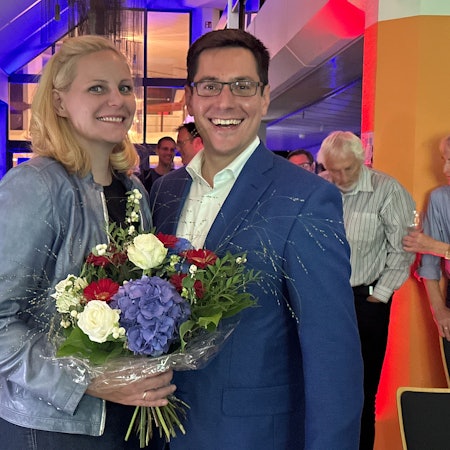 Bürgermeister Dr. Max Leitterstorf zusammen mit Gattin Sandra als er zur Wiederwahl beglückwünscht wurde.