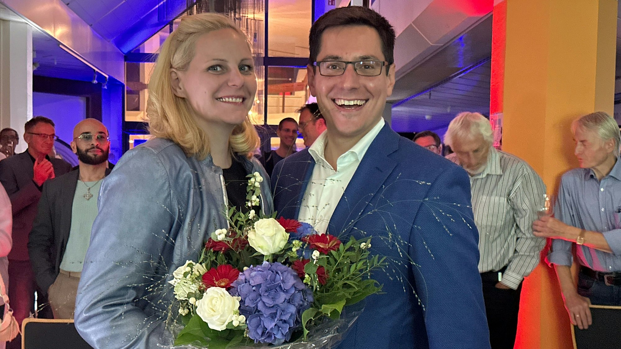 Bürgermeister Dr. Max Leitterstorf zusammen mit Gattin Sandra als er zur Wiederwahl beglückwünscht wurde.