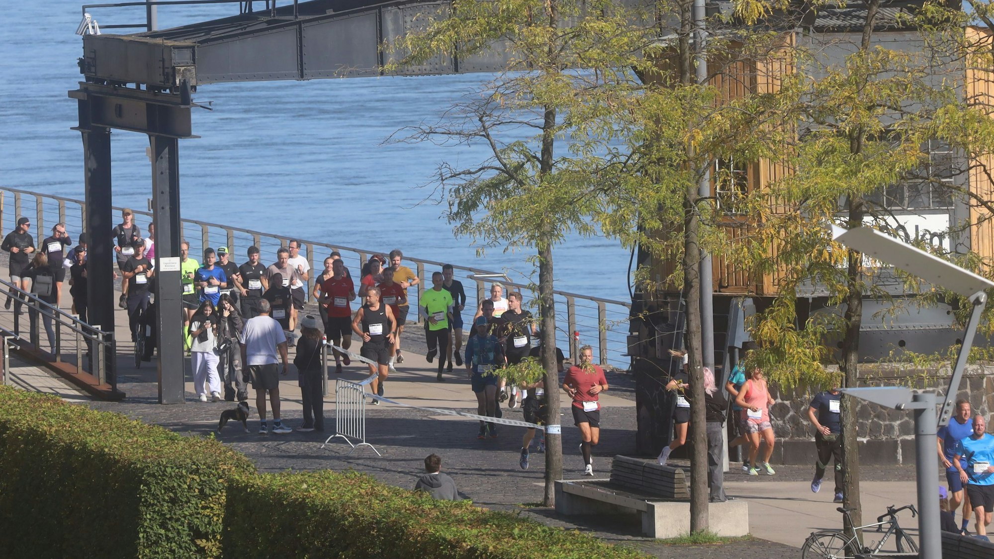 14.09.2025, Köln: Warum ich Köln liebe! Der Brückenlauf aus persönlicher Sicht. Der ASV Köln veranstaltet den 43. Brückenlauf. Nachdem die Veranstaltung im letzten Jahr ausfallen musste, gibt es nun gleich mehrere Laufdistanzen. Foto: Arton Krasniqi
