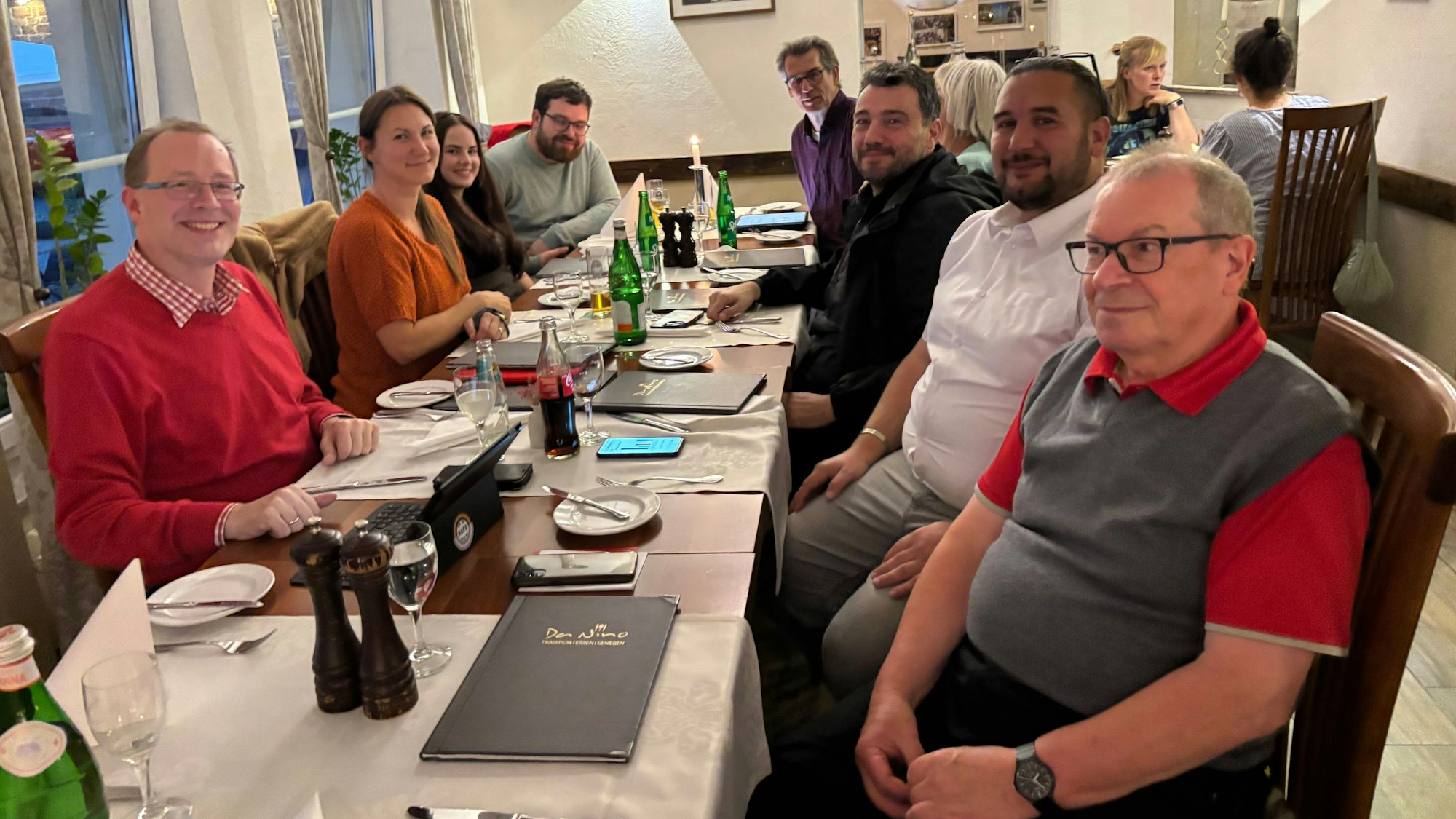 Auch Hans Schlömer (l.) geht weiter auf Stimmenfang.