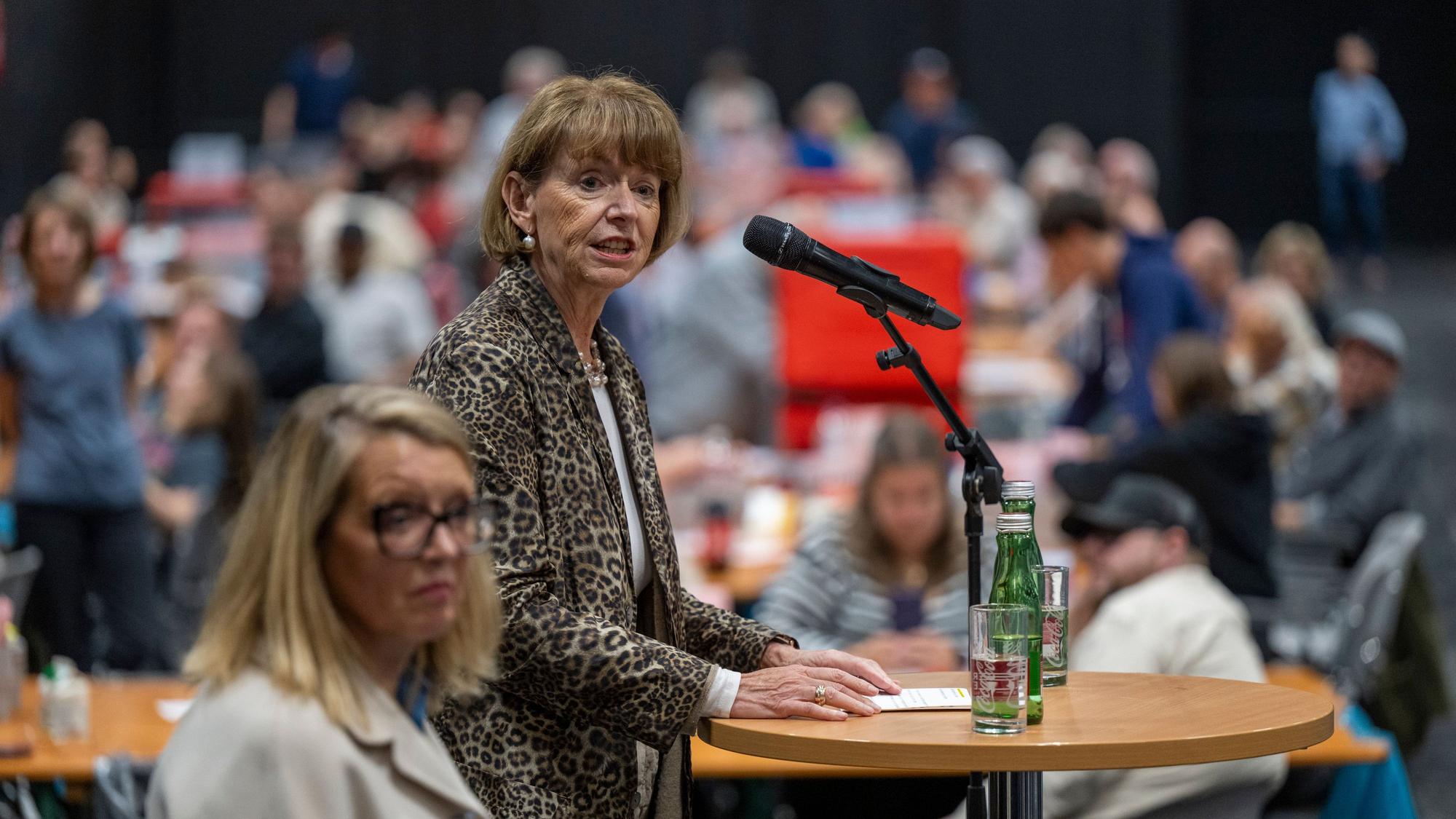 Henriette Reker machte am Wahltag nachmittags einen Abstecher in die Hallen der Koelnmesse.
