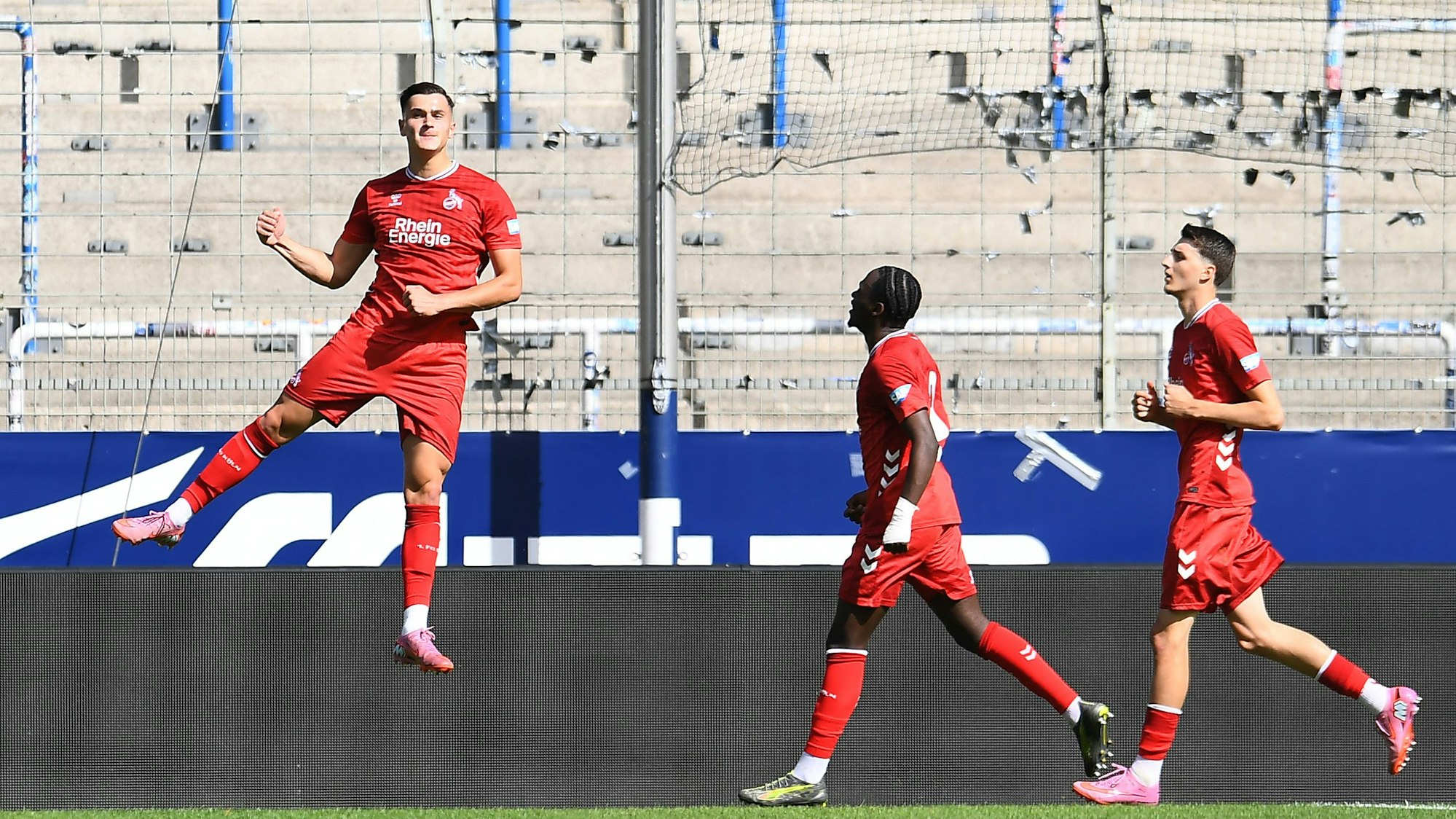 Fußball Regionalliga West 7. SPIELTAG: VfL Bochum U21 - 1. FC Köln U21 am 13.09.2025 im Vonovia Ruhrstadion
Emin Kujovic ( 1. FC Köln U21 ) freut sich über das 0:1
Foto: Thorsten Tillmann / FUNKE Foto Services