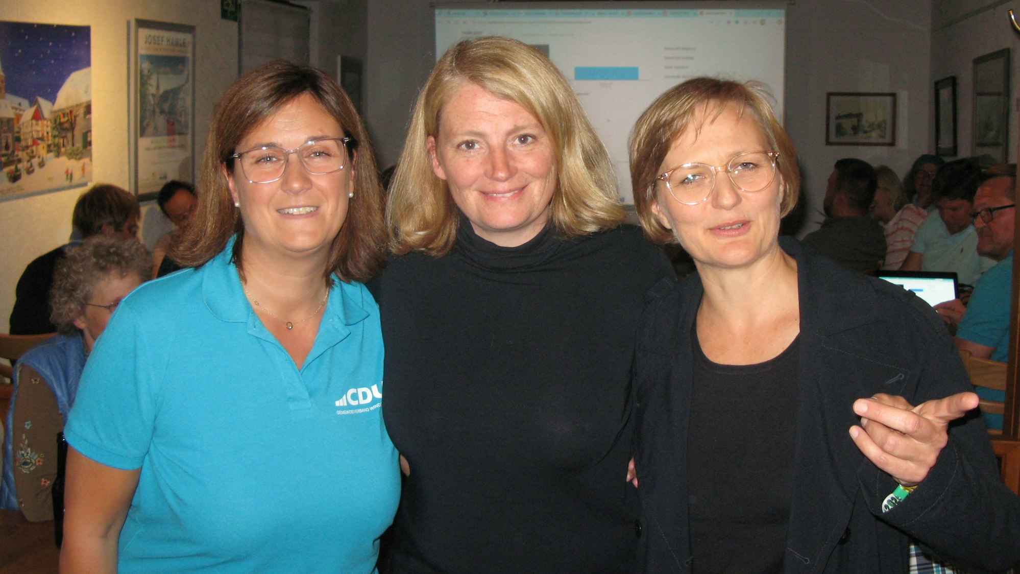 Frauenpower im Siegtaler Hof in Windeck-Herchen: CDU-Parteichefin Evelyn Höller, Bürgermeisterin Alexandra Gauß und die Grünen-Bundesvorsitzende Franziska Brantner.