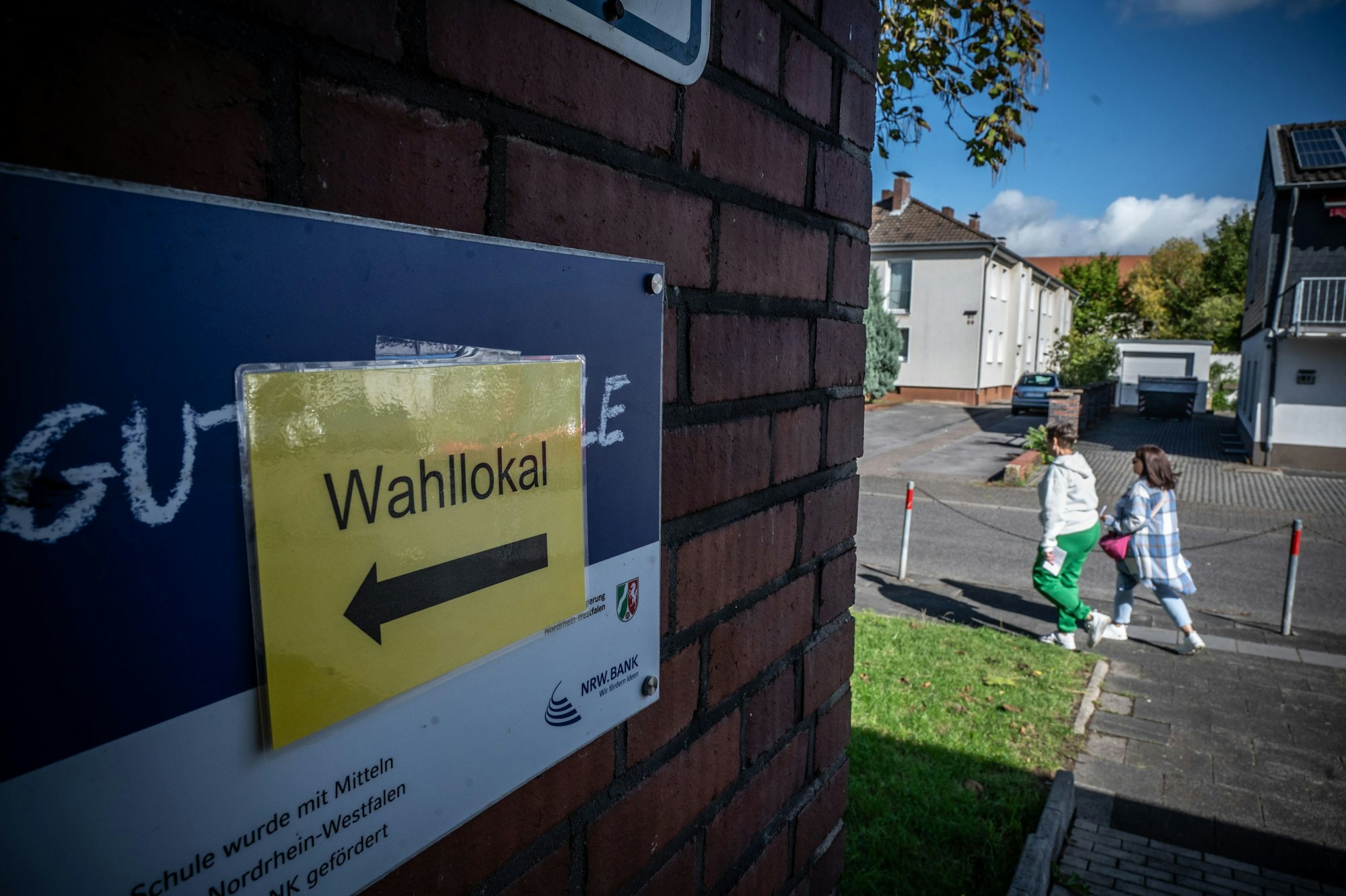 Im Wahllokal Stimmbezirk 123 in der Pestaloszzischule, Hermann-von-Helmholtz-Straße in Wiesdorf. Bild: Ralf Krieger