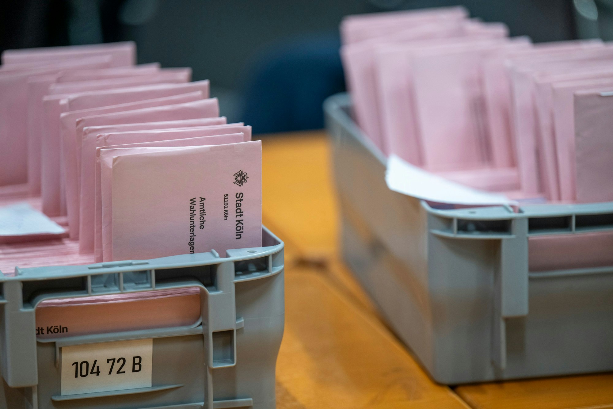 14.09.2025, Köln: Das Briefwahlzentrum der Stadt befindet sich in den Hallen der Koelnmesse. "Oberbürgermeisterwahl 2025" und "Kommunalwahl 2025". Foto: Uwe Weiser