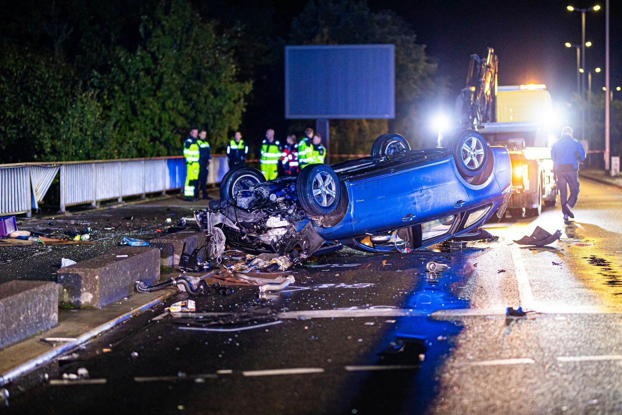 Der Autofahrer blieb offenbar unverletzt - gravierende Folgen hat der Unfall trotzdem.