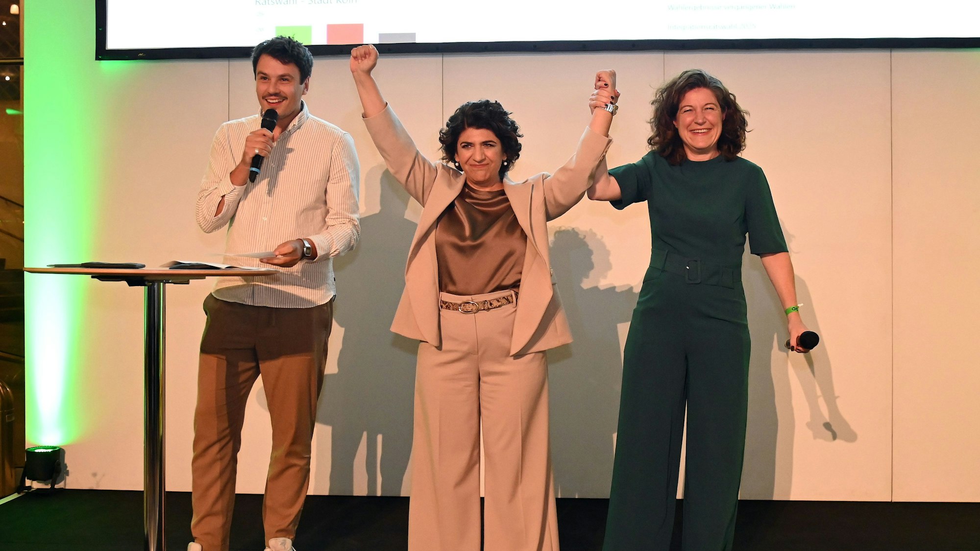 Berivan Aymaz lässt sich feiern.