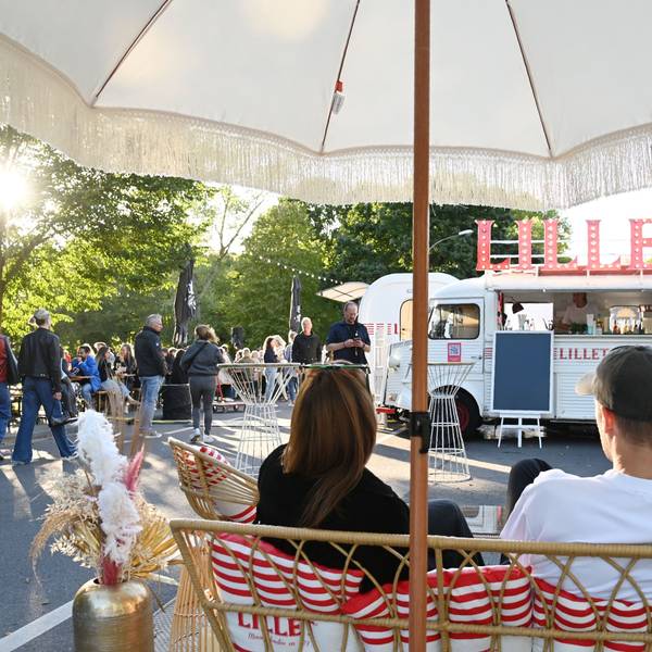 Der Apéro Markt auf der Vogelsanger Straße soll testweise an vier Wochenenden den Brüsseler Platz entlasten. Der Pop-Up-Biergarten verspricht laut Veranstalter „mediterranes Flair“ im Kölner Grüngürtel.