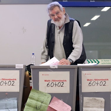 14.09.2025, Köln: Besucht bei Albert Politz. Politz ist mit 93 Jahren der  ältester Wahlhelfer Kölns. Foto: Arton Krasniqi