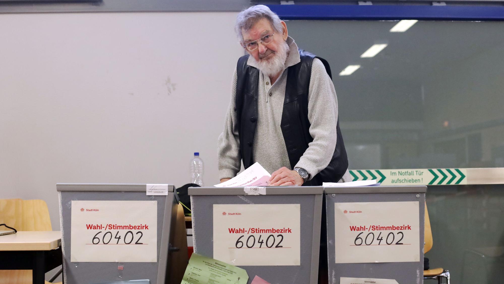 14.09.2025, Köln: Besucht bei Albert Politz. Politz ist mit 93 Jahren der ältester Wahlhelfer Kölns. Foto: Arton Krasniqi