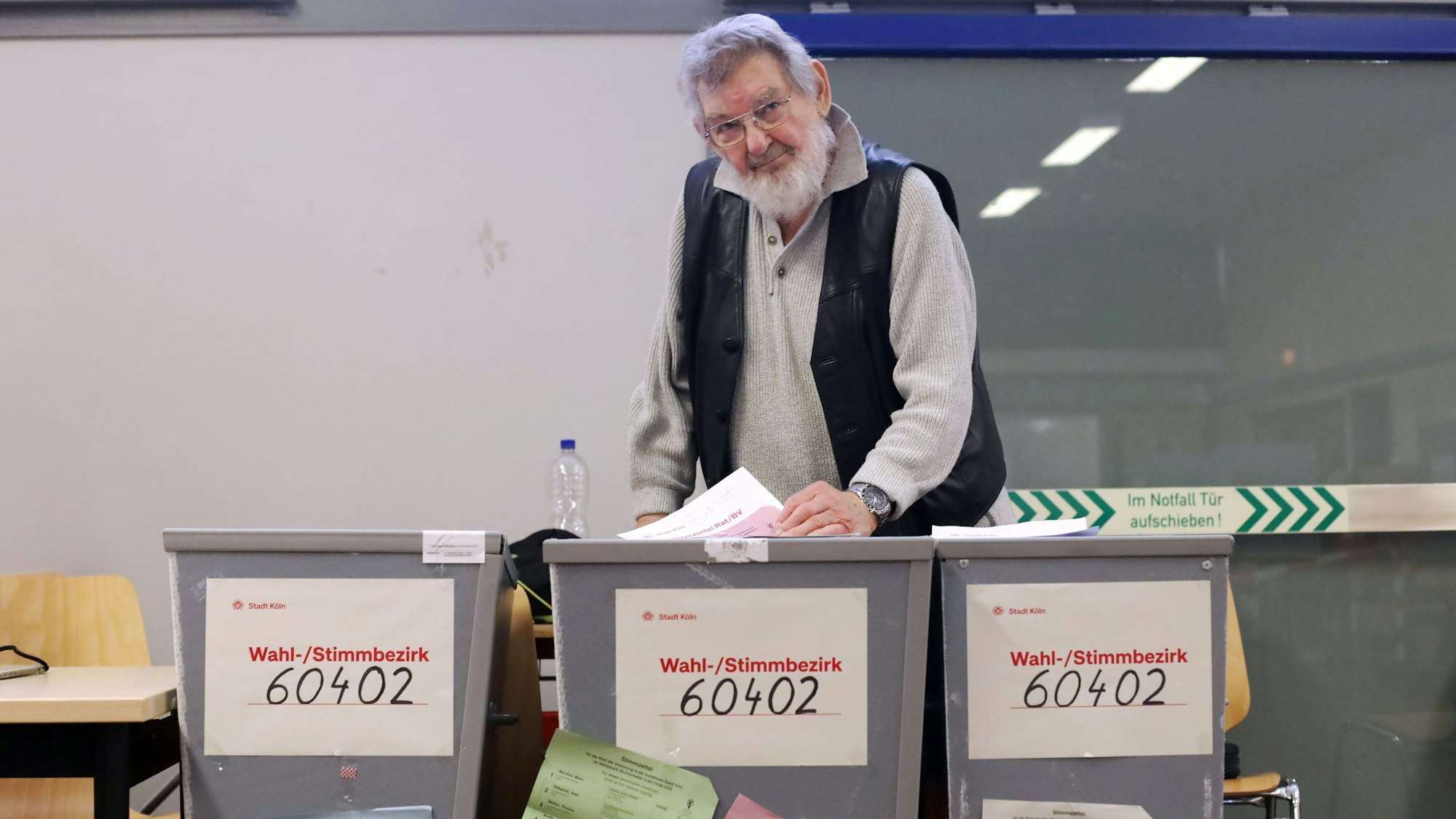 14.09.2025, Köln: Besucht bei Albert Politz. Politz ist mit 93 Jahren der ältester Wahlhelfer Kölns. Foto: Arton Krasniqi
