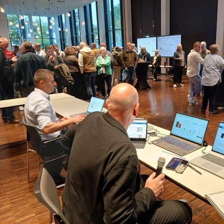 Spannender Sonntagabend: Zur Wahlparty im Rhein-Sieg-Forum präsentierte die Stadtverwaltung die einlaufenden Ergebnisse.