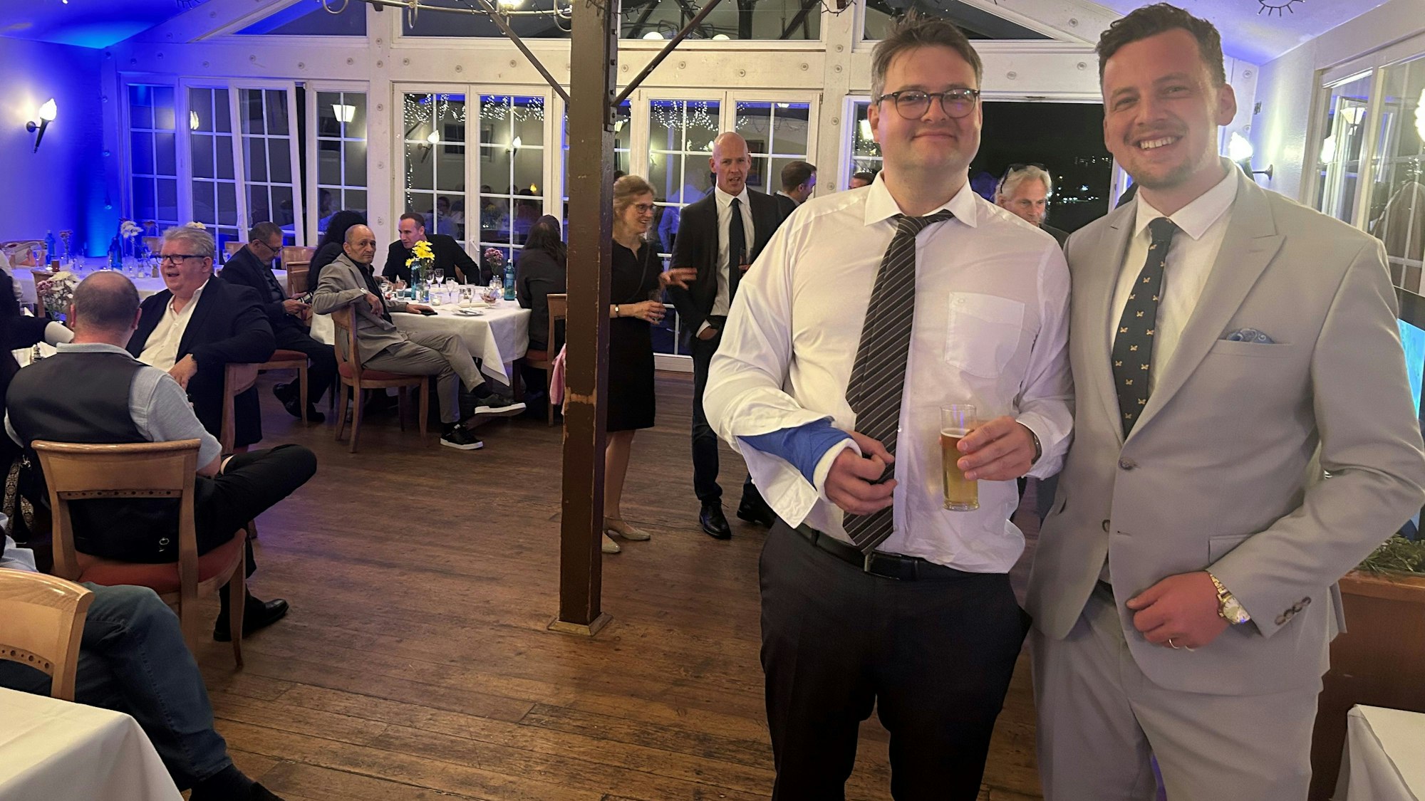 Christer Cremer, Kreissprecher der Kölner AfD und OB-Kandidat Matthias Büschges in einem Rodenkirchener Lokal