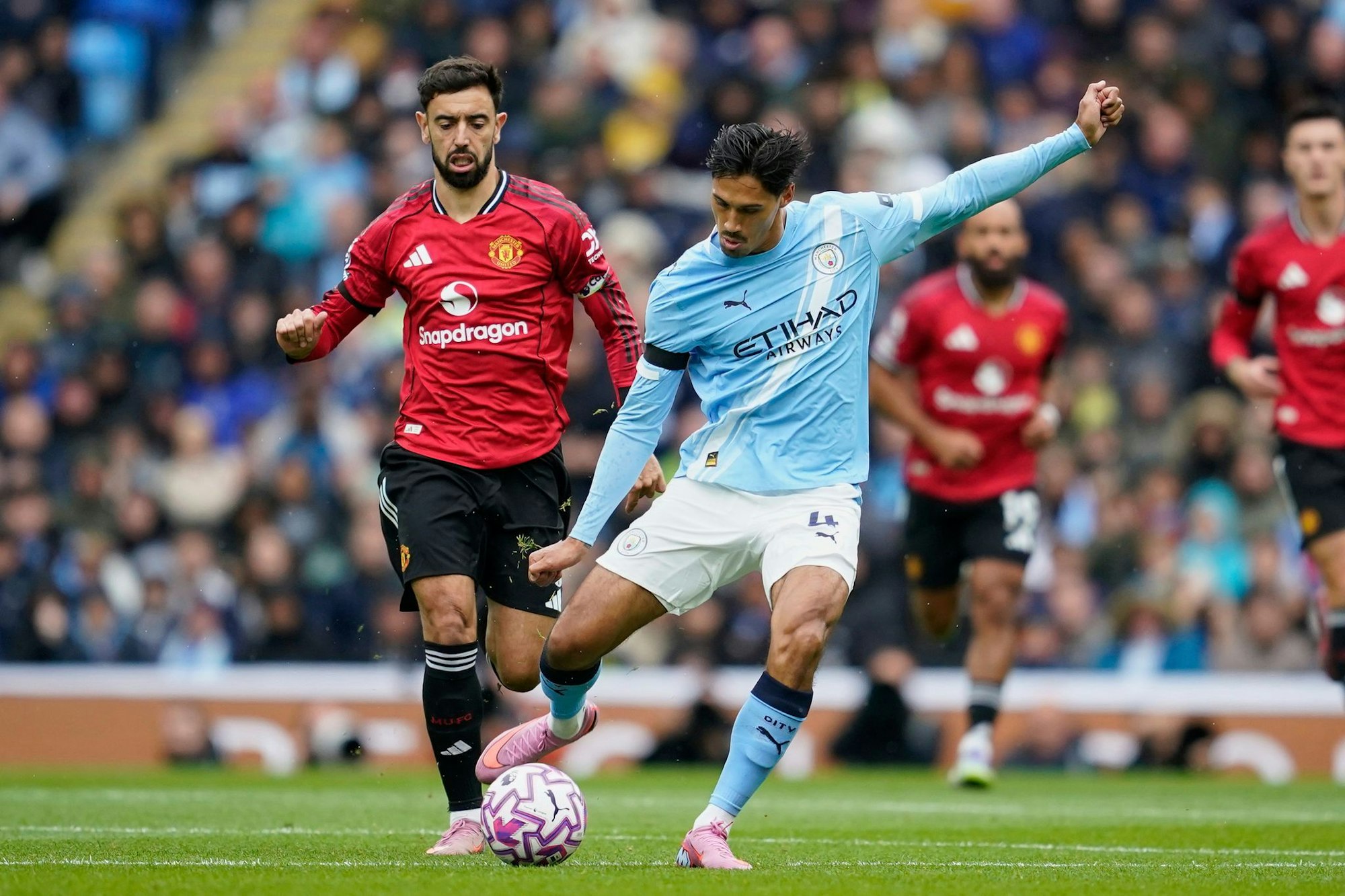 Tijjani Reijnders von Manchester City vergab eine gute Chance.