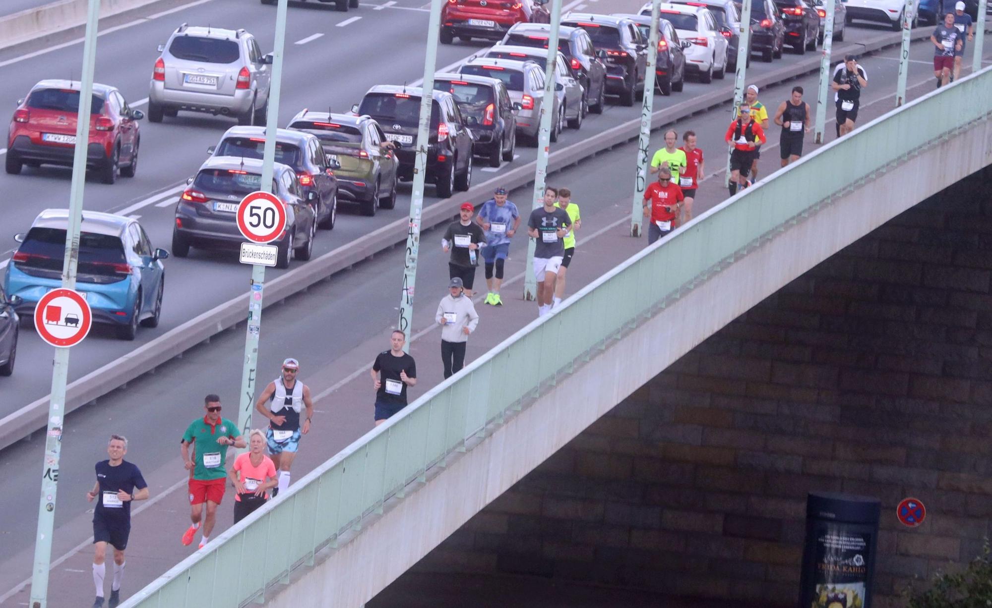 14.09.2025, Köln: Warum ich Köln liebe! Der Brückenlauf aus persönlicher Sicht. Der ASV Köln veranstaltet den 43. Brückenlauf. Nachdem die Veranstaltung im letzten Jahr ausfallen musste, gibt es nun gleich mehrere Laufdistanzen. Foto: Arton Krasniqi