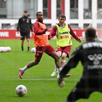 Linton Maina und Dominique Heintz im Training des 1. FC Köln.