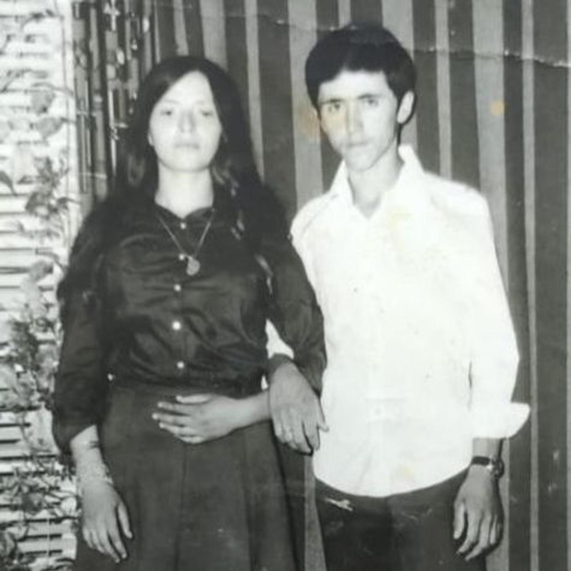 Auf dem Bild ist das Goldhochzeitspaar bei der Heirat 1975 zu sehen.