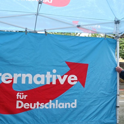 09.09.2025 Köln. Wahlkampfstand von AfD-OB-Kandidat Matthias Büschges vorm Penny in Porz. Dispo-Hinweis: Jeder Kandidat konnte sich einen Wahlkampftermin wünschen, über den wir berichten. Dies ist der Termin zu Büschges. Foto: Alexander Schwaiger