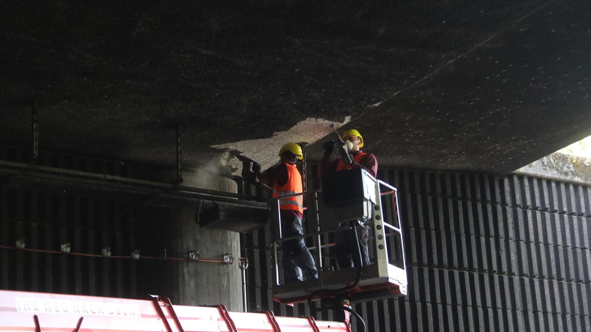 19.09.2025, Köln: Die stadtauswärts führenden Fahrspuren im Straßentunnel Herkulesstraße mussten ungeplant gesperrt werden, da sich Teile der Deckenverkleidung gelöst haben. Foto: Arton Krasniqi