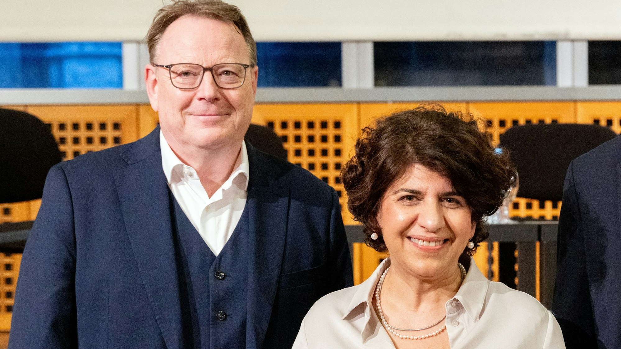 Berivan Aymaz (Grüne, l.) und Torsten Burmester (SPD) treten in Köln zur Stichwahl für das Oberbürgermeisteramt an.