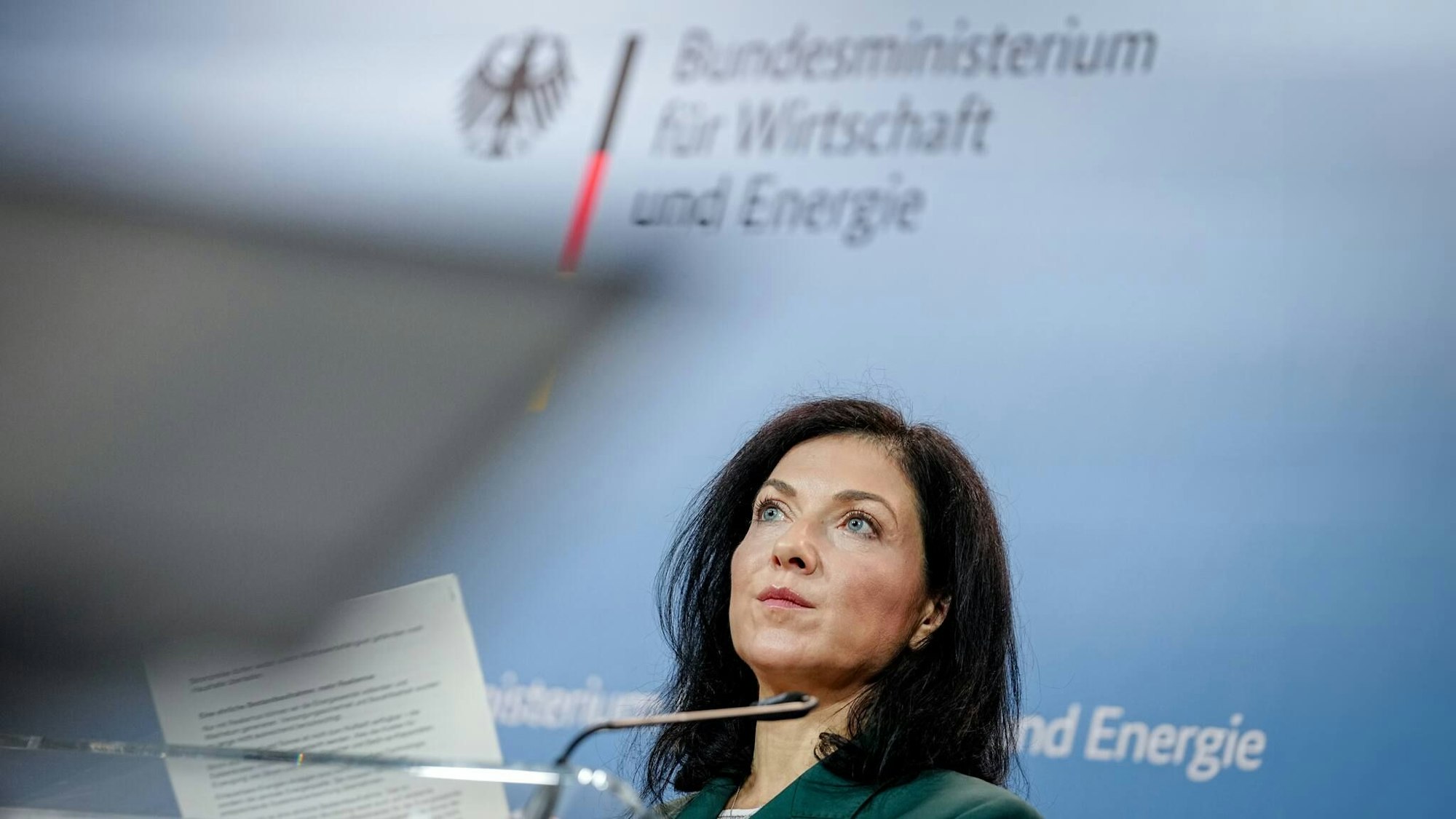 Wirtschaftsministerin Katherina Reiche (CDU) bei der Vorstellung des Monitoringberichts zur Energiewende.