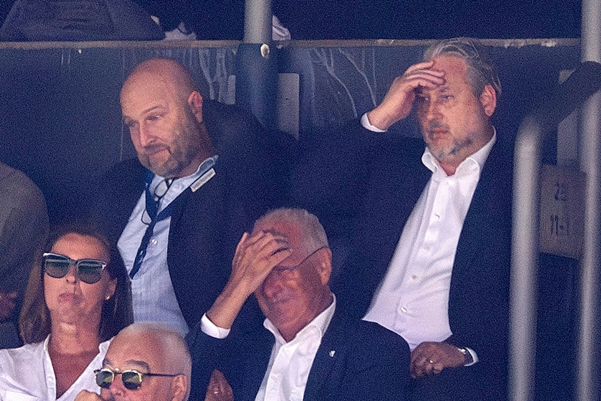 Betretene Miene bei Sportchef Dufner (l). Nach nur fünf Monaten im Amt ist schon wieder Schluss