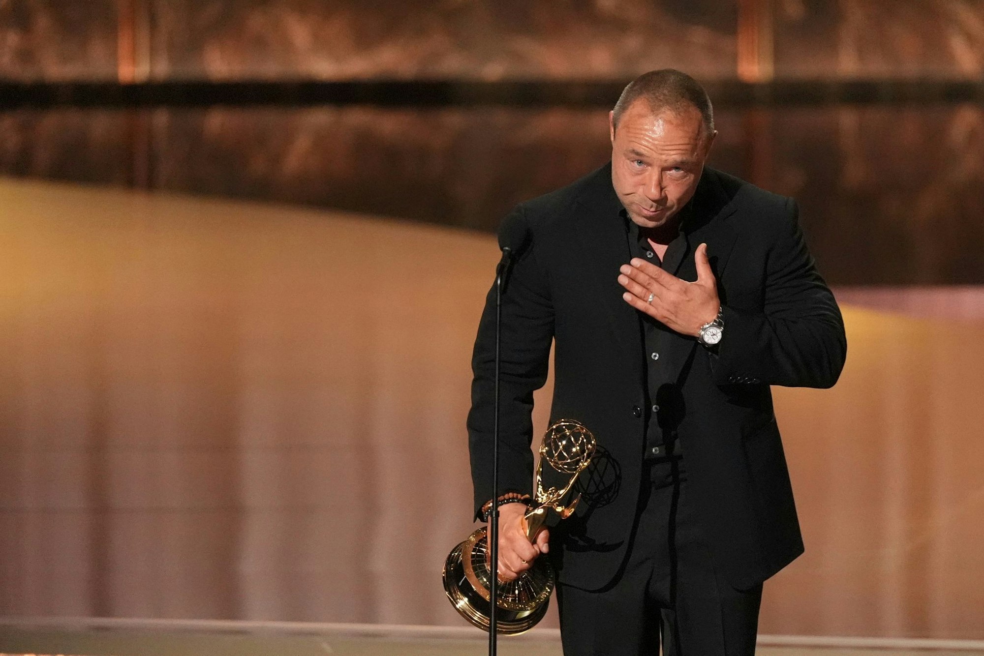 Auch «Adolescence»-Serienvater Stephen Graham gewann einen Schauspielpreis – wurde aber auch für Drehbuch und Produktion ausgezeichnet.