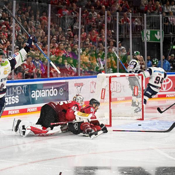 Eishockey DEL - 25/26 - 2. Spieltag: Kölner Haie vs Eisbären Berlin am 14.09.2025in der LANXESS arena in Köln Berlins Marcel Noebels Nr.92 erziehlt das Tor zum 3:5 und bejubelt seinen Treffer *** Ice Hockey DEL 25 26 2 Matchday Kölner Haie vs Eisbären Berlin on 14 09 2025in the LANXESS arena in Cologne Berlins Marcel Noebels No 92 scores the goal for 3 5 and celebrates his goal WD