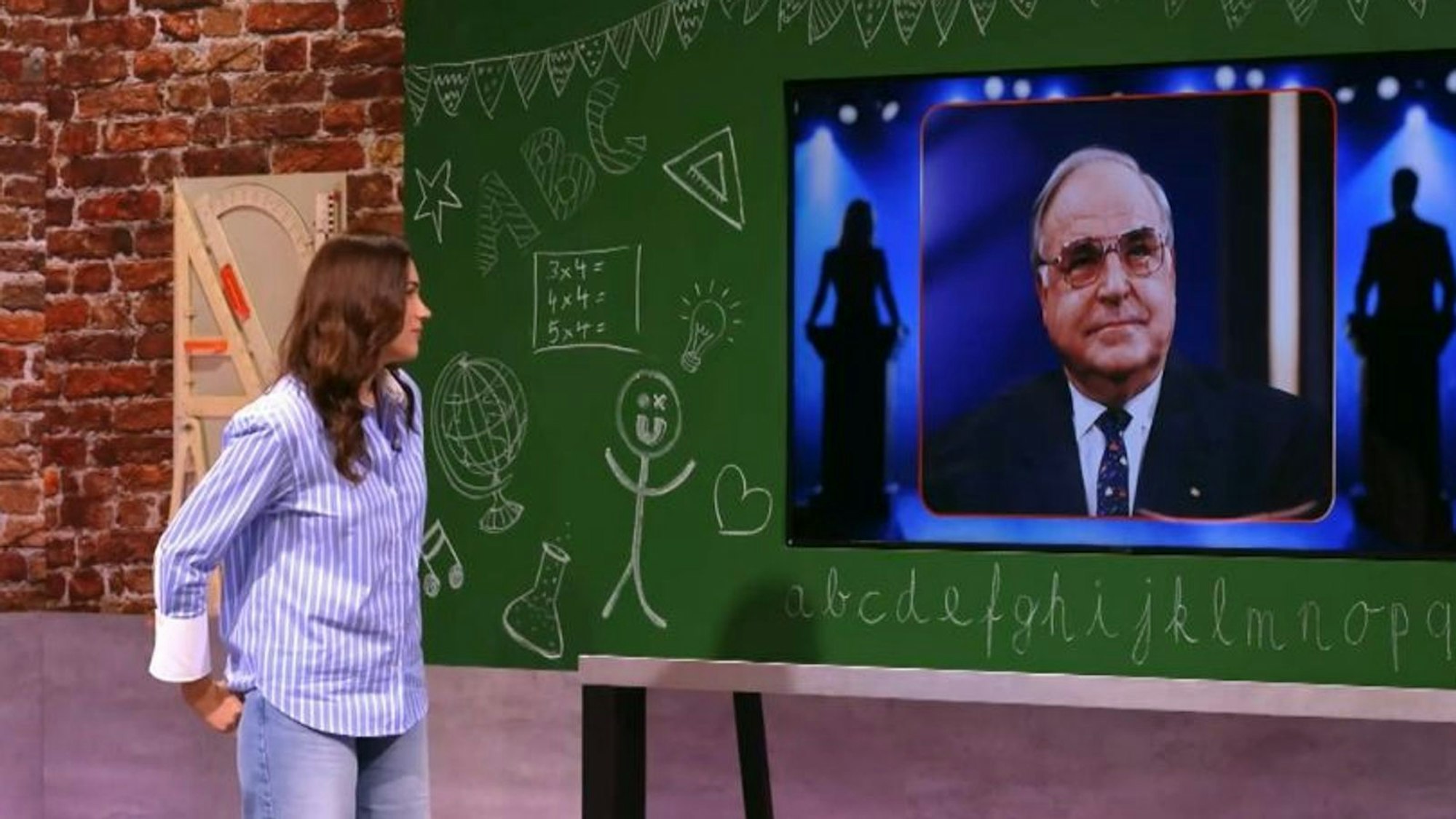 Diese Szene sorgte schon vor der Ausstrahlung für Schlagzeilen: Gloria-Sophie Burkandt, Tochter von CSU-Chef Markus Söder, erkennt Helmut Kohl nicht. (Bild: ProSieben)