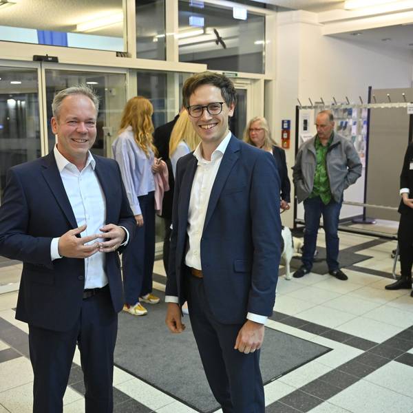 Klaus Grootens (CDU) und Sven Lichtmann (SPD) stehen nebeneinander.