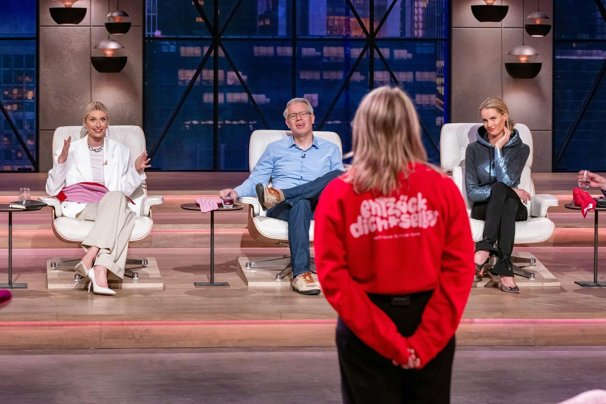 „Ich dachte lange, ich sei die einzige Frau, die masturbiert“, sagt „Entzück dich selbst“-Gründerin Sanja (vorne). (Bild: RTL / Bernd-Michael Maurer)