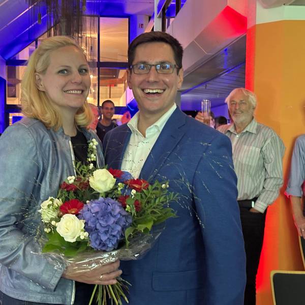 Bürgermeister Dr. Max Leitterstorf zusammen mit Gattin Sandra als er zur Wiederwahl beglückwünscht wurde.